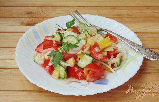фото рецепта: Салат из помидор, огурцов и перца