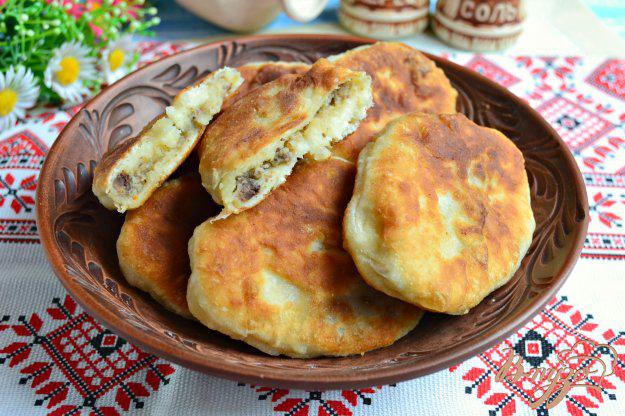 фото рецепта: Жареные пирожки с картофелем и печенью