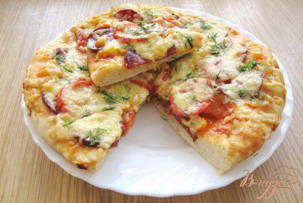 фото рецепта: Пицца с сырокопченой колбасой и болгарским перцем
