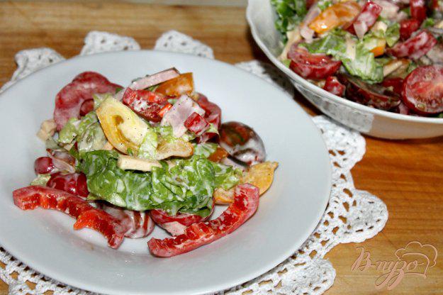 фото рецепта: Салат с сыром, овощами и свиной грудинкой