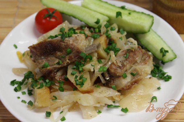 фото рецепта: Свиные ребрышки с капустой и картофелем