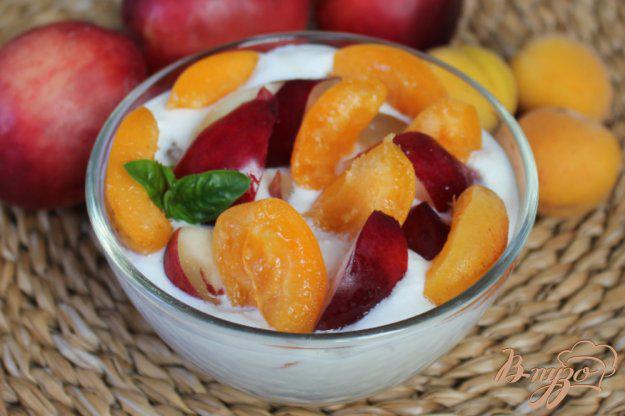 фото рецепта: Творожный десерт с нектарином и абрикосом