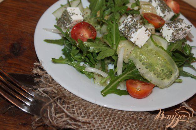 фото рецепта: Салат из рукколы и брынзы