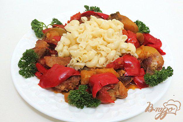 фото рецепта: Свинина тушёная с овощами на сковороде