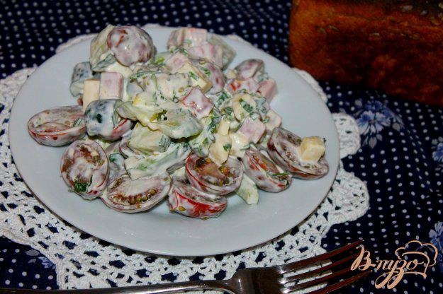 фото рецепта: Салат с моцареллой, свиной грудинкой и перцем