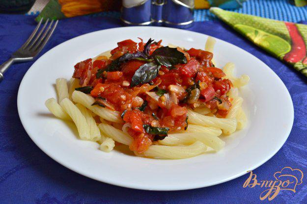 фото рецепта: Макароны с соусом из помидоров и базилика