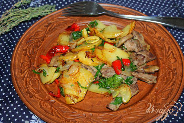 фото рецепта: Картофель по - домашнему с перцем, кабачком и мясом