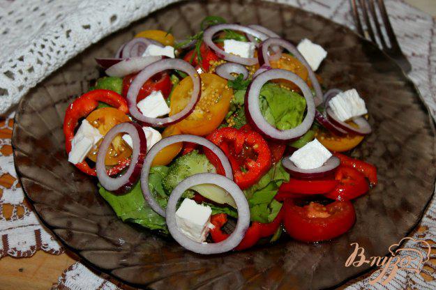фото рецепта: Овощной салат с брокколи и сыром Фета