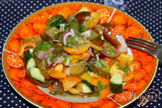 фото рецепта: Салат по - домашнему с солеными огурцами