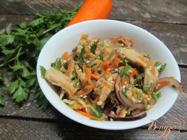 фото рецепта: Салат из курицы с яблоком и морковью