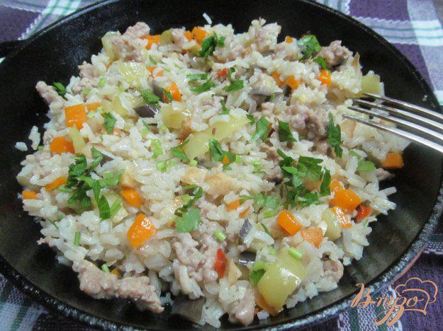 фото рецепта: Жареный фарш с овощами и рисом
