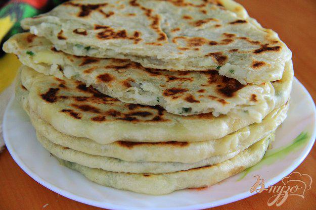 фото рецепта: Алу паратха - индийские лепешки с картофелем и зеленью