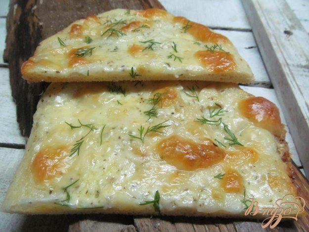 фото рецепта: Пицца с чесноком и моцареллой