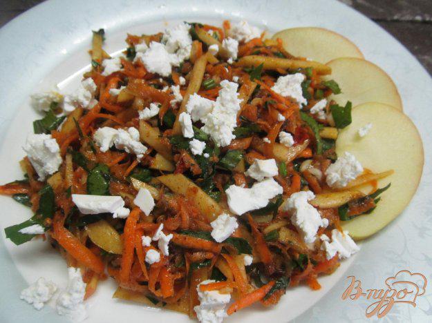 фото рецепта: Морковный салат с сыром «Фета»