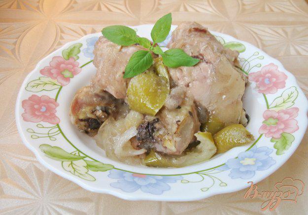фото рецепта: Курица в банке с яблоками и желе