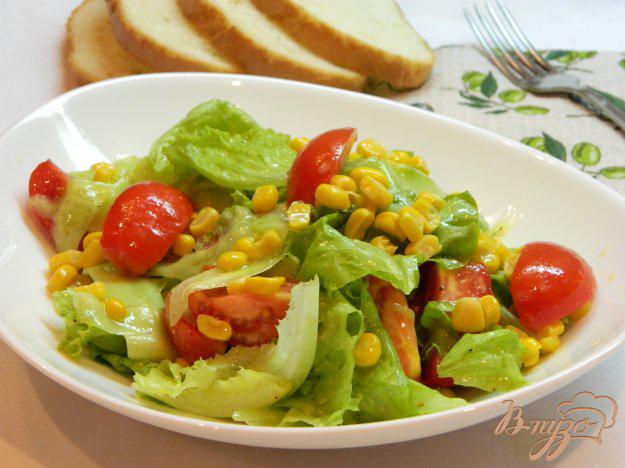 фото рецепта: Салат из помидоров, огурцов и сладкой кукурузы