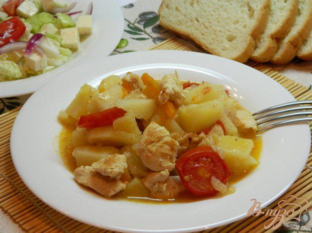 фото рецепта: Тушеный картофель с мясом и помидорами