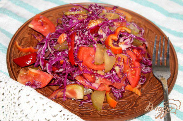 фото рецепта: Капустный салат с соленым огурцом, перцем и помидорами