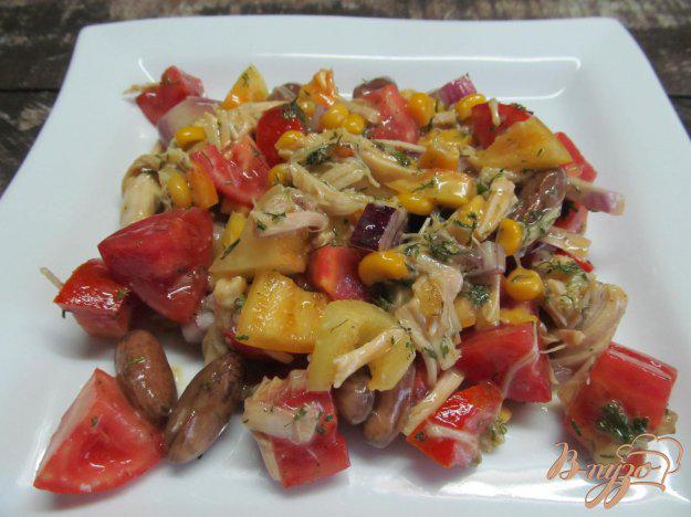 фото рецепта: Салат с кукурузой фасолью и курицей