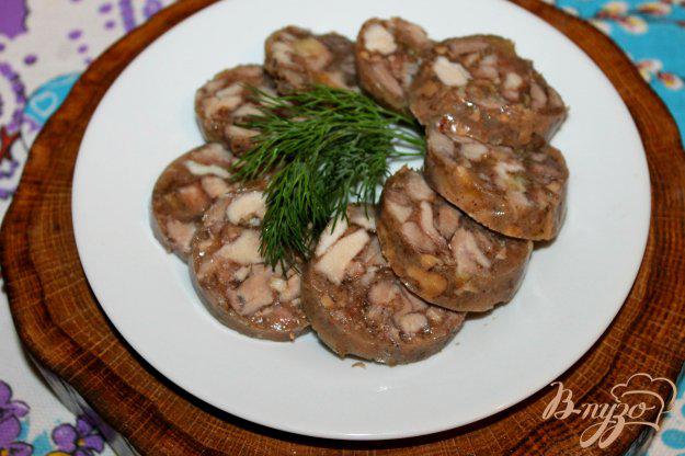 фото рецепта: Куриная колбаса с грецким орехом