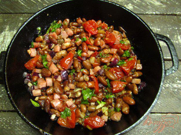 фото рецепта: Фасоль с беконом и печеными томатами