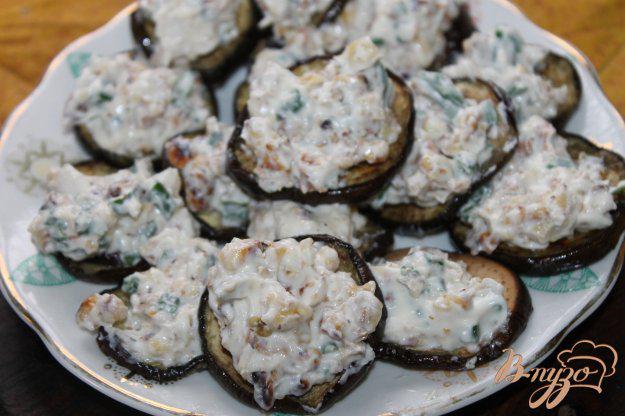 фото рецепта: Баклажаны с грецкими орехами, чесноком и зеленым луком
