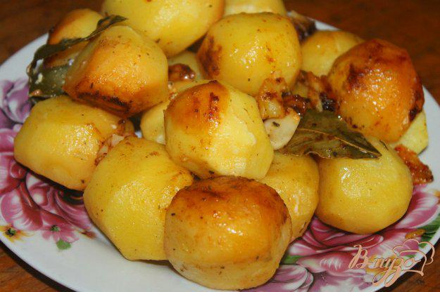фото рецепта: Гарнир из запеченного картофеля с паприкой и чесноком