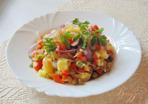 фото рецепта: Салат с квашеной капустой и картофелем