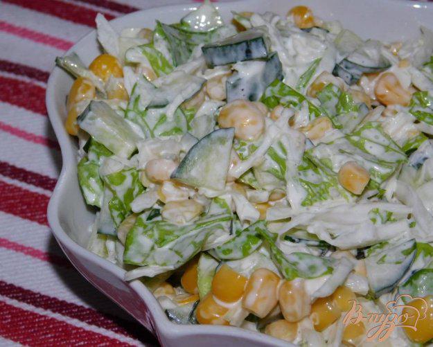 фото рецепта: Салат с капустой и кукурузой