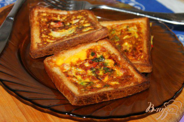 фото рецепта: Яичница в тостах на завтрак
