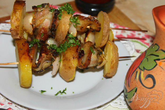 фото рецепта: Картофельные шашлыки с луком и салом