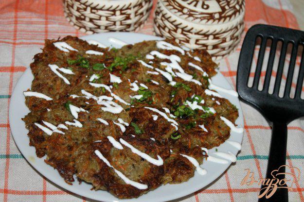 фото рецепта: Картофельные драники с печеным баклажаном и чесноком