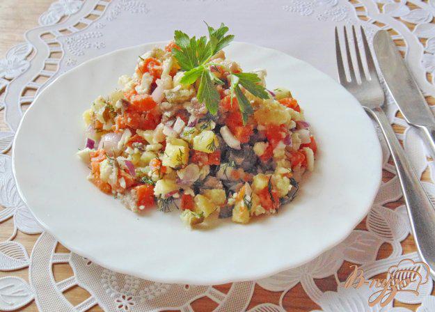 фото рецепта: Салат с сельдью, картофелем и яйцами
