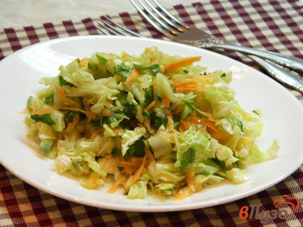 фото рецепта: Салат из пекинской капусты с яблоком, огурцом и морковью