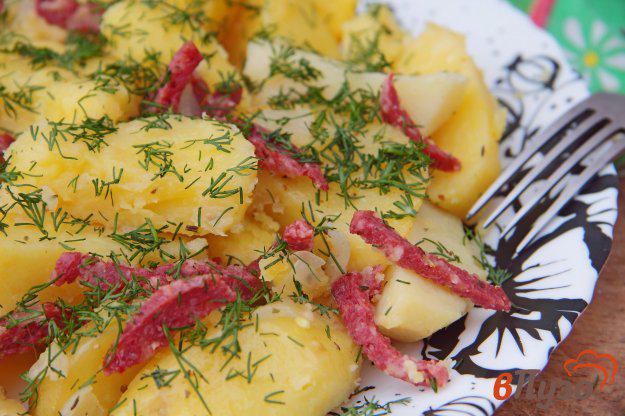 фото рецепта: Картофель с колбасой в мультиварке