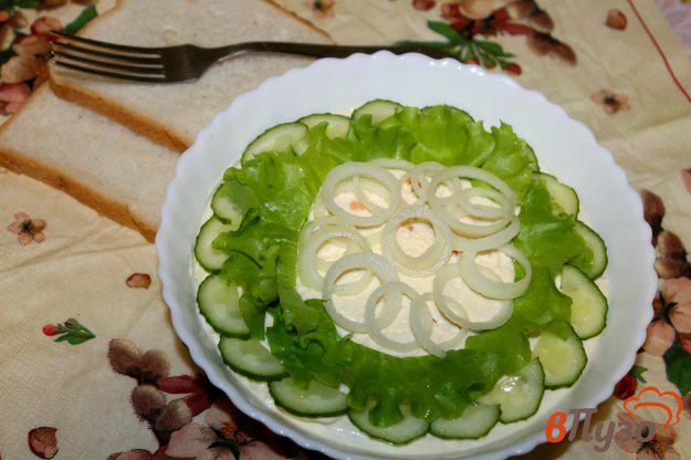 фото рецепта: Салат с сардинами, яйцом, сыром и помидорами