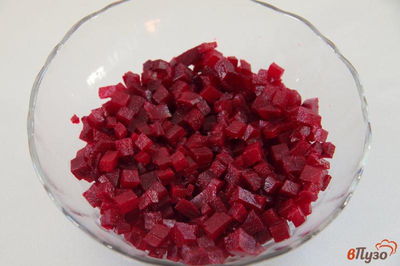 салат со свеклой и горошком. салат со свёклой и плавленным сыром. салат из варёных обощей. салат со свёклой и солёным огурцом. свекла соленые огурцы горошек.