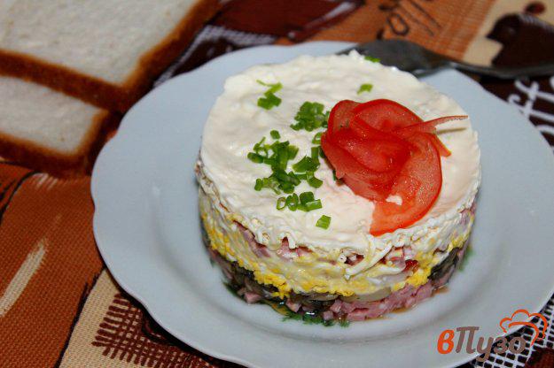 фото рецепта: Слоеный салат с грибами, яйцом и колбасой