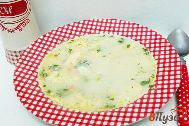 фото рецепта: Суп с плавленым сыром, горошком и яйцом