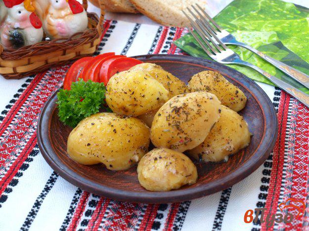 фото рецепта: Молодой картофель тушёный со специями и сливочным маслом