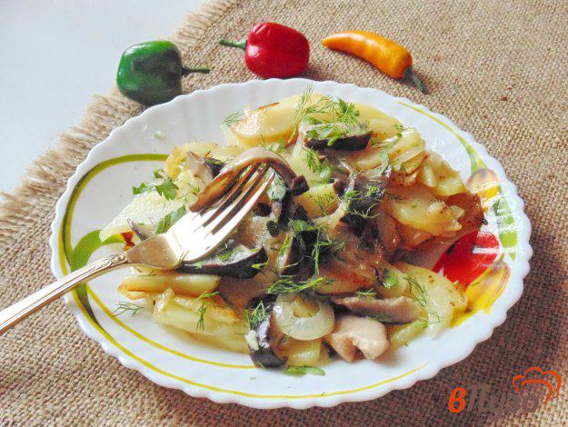 фото рецепта: Картофель жареный с солеными грибами