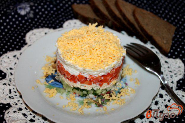 фото рецепта: Салат с крабовыми палочками, морковью и яйцом