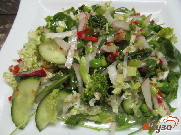 фото рецепта: Овощной салат из брокколи редиски огурца