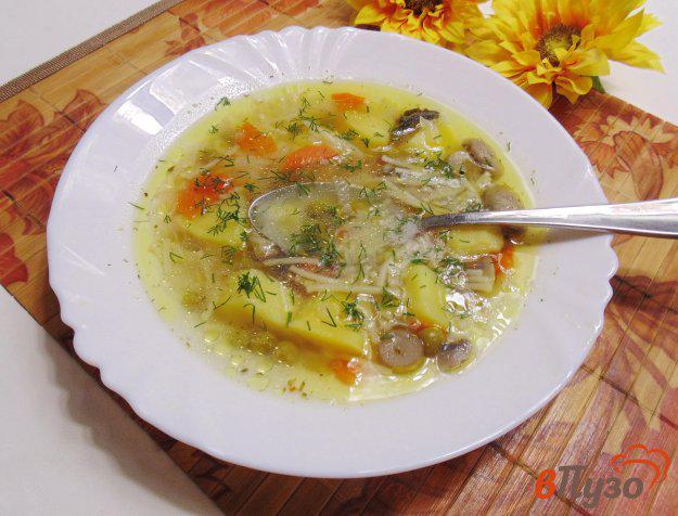фото рецепта: Суп с вермишелью, зеленым горошком и грибами