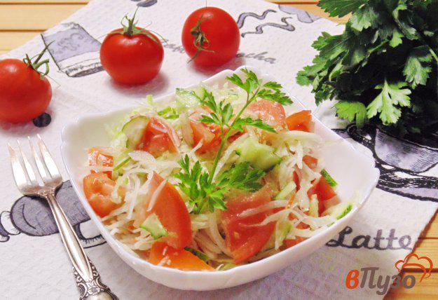 фото рецепта: Салат из помидоров, огурцов и чеснока
