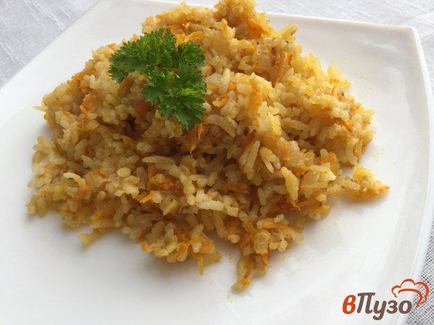 фото рецепта: Рис с морковью и луком в мультиварке