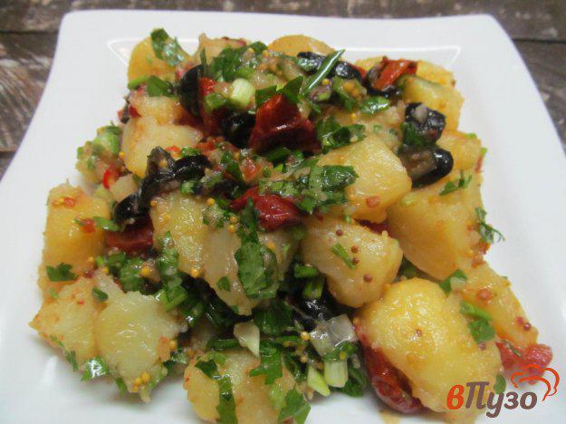 фото рецепта: Салат из картофеля оливок и вялеными томатами