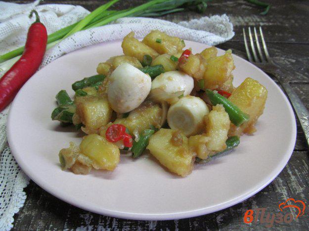 фото рецепта: Теплый салат с картофелем фасолью и яйцом
