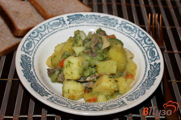 фото рецепта: Овощное рагу с курицей, брокколи и кабачком