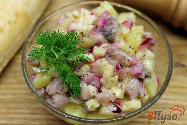фото рецепта: Салат с селедкой маринованным луком и картофелем
